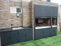 Puertas Bajo Mesadas Cerramientos Para Parrillas Hogares Magma Hogares Y Parrillas Parrilla Exterior Parrillas Modernas Decoracion De Quinchos