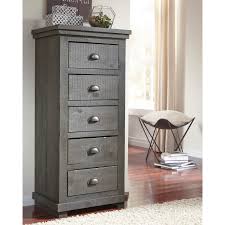 This configurable bedroom set showcases distressed wood in a whitewash finish to create a coastal farmhouse anchor in your space. Progressive Furniture Willow Distressed Dark Gray Lingerie Chest P600 13 Bellacor