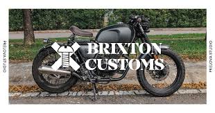 Para gadis sering histeris ketika melihat aku beraksi dibidang olahraga, seperti basket, lari dan sebagainya. Brixton Motorcycles