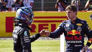 The british grand prix got off to a dramatic start as the title battle between hamilton and verstappen came to a head at. Ungarn Gp Helmut Marko Beteuert Nach Hamilton Crash Max Verstappen Hat Keine Rachegedanken Eurosport