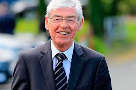 Former Fine Gael leader Alan Dukes acknowledges 'ill chosen' comments about  those living