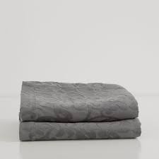 katoenen chenille sprei en kussenhoes met damast dekens bed zara home holland chenille chenille sprei damast