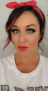 Christa Wallace's Instagram, Twitter & Facebook