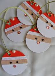 Faire une guirlande en papier, créer de petites bougies, réaliser des flocons de neige en papier ou des boules de noël en corde. 200 Idees De Bricolage De Noel Noel Bricolage Noel Decoration Noel
