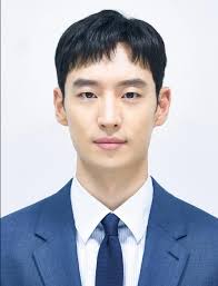 Nam diễn viên Lee Je Hoon của 'Where Stars Land' vô tình 'gây thương nhớ'  cho khán giả khi chia sẻ hình thẻ cực điển trai