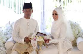 Samihah binti ahmad baderi (born 22 february 1988), better known by her stage name mia ahmad, is a malaysian. Mia Ahmad Sah Bergelar Isteri