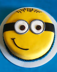 This minion cake decorating tutorial has got you covered! 29 Cheerful And Easy Minion Party Ideas Shelterness