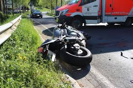 We are deeply saddened to report that hugo millán succumbed to his injuries after a crash in the hetc race. Todlicher Unfall In Unubersichtlicher Kurve Motorcycles News Motorrad Magazin