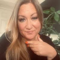 Sharron Tyler's Instagram, Twitter & Facebook