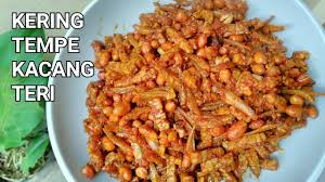 Siapkan tempe, iris tipis dan potong setebal 3 mm (seukuran kore k api), semakin tipis maka akan semakin mudah dan cepat kering ketika digoreng. Cara Membuat Tempe Orek Kacang Teri Youtube