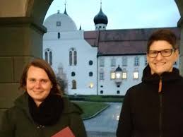 Austausch über studienrelevante themen, fahrgemeinschaften, informationen für alle semester, studienberatung Benediktbeuern Studentin Wird Fur Ihre Bachelorarbeit Uber Bedeutung Des Ehrenamts Ausgezeichnet Benediktbeuern