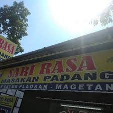 Masakan padang adalah nama yang digunakan untuk menyebut segala jenis masakan yang berasal dari kawasan minangkabau, provinsi sumatra barat, indonesia. Sari Rasa Masakan Padang Rumah Makan