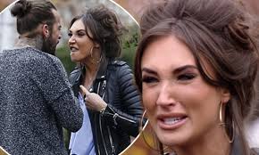 Megans screams ar aizrautību | seksīgu zaķu var redzēt šos pilnmetrāžas porno filmas. Towie S Megan Mckenna Screams At Pete Wicks On The Streets Daily Mail Online