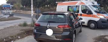 Sono senz' altro due belle auto ma io comprerei una fiat sedici nuova. Fa Un Giro Di Prova Con L Auto Da Comprare E Muore