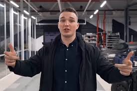 За основу своего прозвища юный блогер взял свое настоящее. Predpolagaemym Vinovnikom Massovogo Dtp V Centre Moskvy Okazalsya Bloger Edvard Bil