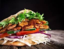 Kebaby Jsou Pokrmy Pripravovane Na Grilu Ovsem Ne Vzdy Je Pocasi Vhodne Na Grilovani Tak Si Muzeme Pomoci Opecenim Masa Rezepte Pita Rezept Leckere Gerichte