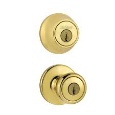 Kwikset Tylo Polished Brass Entry Door Knob And Single Cylinder Deadbolt Combo Pack With Microban Antimicrobial Technology 690t 3 Cp The Home Depot