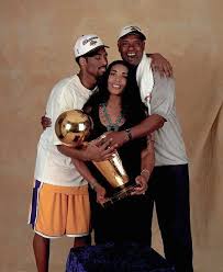 Как жил и любил коби брайант. Kobe Bryants Eltern Joe Und Pam Bryant Kamen Zum Denkmal Um Sohn Und Enkelin Gianna Zu Wurdigen Beziehung