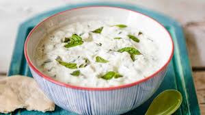 Zaziki Rezept Fur Selbstgemachtes Tsatsiki Und Weitere Feine Dips Br De Zaziki Lebensmittel Essen Rezepte