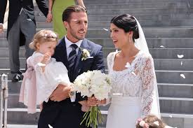La boda de Ingrid Sanz Asensio e Ilies Hassaine: la emoción de Fernando  Sanz e Ingrid Asensio y los invitados al enlace