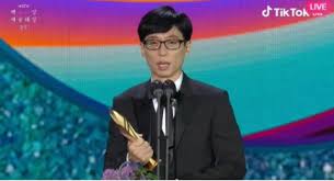 방송인 유재석이 신종 코로나바이러스 감염증(코로나19) 검사를 받고 자가격리에 들어갔다. ìœ ìž¬ì„ 1ìœ„ ì—­ì‹œ êµ­ë¯¼mc ì´ìŠˆ ì—°ì˜ˆ ê¸°ì‚¬ë³¸ë¬¸ êµ­ì œë‰´ìŠ¤