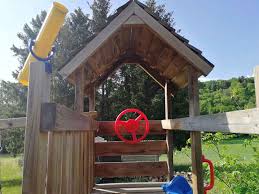 Hallo und herzlich willkommen zu unserem test. Der Richtige Untergrund Bei Einem Spielturm Fur Kinder Im Garten Das Ist Dringend Zu Beachten Gartenspielzeug Guide De