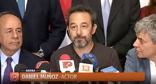 He appeared in more than forty films since 1982. 24 Horas Pa Twitter Actor Daniel Munoz Por Denuncia Penal Contra El Presidente Pinera Lo Que Estamos Haciendo Es Dar Un Ejemplo Y Dar Una Leccion Para Que Esto No Ocurra Nunca