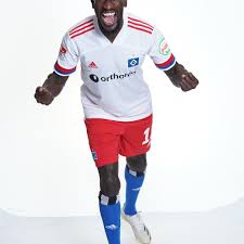 Das neue auswärtstrikot des hamburger sv ist offenbar wieder pink! So Sieht Das Neue Hsv Trikot Aus Hamburger Abendblatt