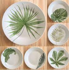 aquarelle comme des feuilles sous glacure sur plaques en ceramique blanches painted ceramic plates decor pottery painting coloriage borussia dortmund