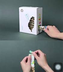 農產品包裝設計 選在地台灣花蓮果農製作的水果乾改造包裝 內包裝包含 春夏秋冬四款 外包裝則是運用台灣地圖和抽取方式和買者互動 creative packaging design creative packaging packaging design