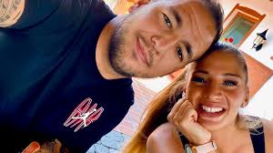 Alföldy annát sokan csak onnan ismerik, hogy egy időben hajdú péter barátnője volt. Mit Megtesz Curtisert A Baratnoje Judit Aldozatarol Vallott A Rapper Indirekt Hu