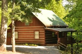 This cozy cabin is tucked away in the mountains of pigeon forge. Cozy Mountain Hideaway 1 Bedroom With Pool 134926 Find Rentals