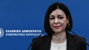 Η αριστοτελία πελώνη ( μαυρομμάτι βοιωτίας, 1978 ), είναι ελληνίδα δημοσιογράφος, σύμβουλος πολιτικής, πολιτικός και εξωκοινοβουλευτική κυβερνητική εκπρόσωπος από τις 28 φεβρουαρίου 2021, μετά και την παραίτηση του χρήστου ταραντίλη. Pelwnh Kata Syrrohn Pseyths O Tsipras