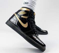 The result allowed nba legends to fly down the court even faster. Here S An On Foot Look At The Air Jordan 1 High Og Black Metallic Gold Klekt Blog