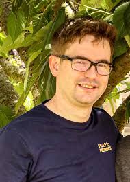 Officer performs crucial first aid thanks to app