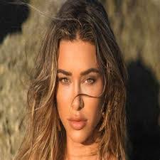 Cindy Prado's Instagram, Twitter & Facebook