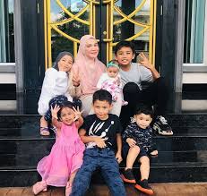 Ibu aliff syukri, rozita ibrahim 'unfollow' shahida di instagram. Isu Cerai Giliran Ibu Aliff Syukri Unfollow Instagramnya Ini Respon Datin Shahida Iluminasi
