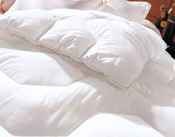 L'enveloppe est composé de 100% de polyester traité phytopure. Couette Aerelle Gonflante Legere Chaude Ou Tres Chaude Becquet