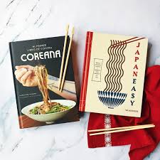 Los personajes de tus cuentos preferidos te enseñan ahora a cocinar exquisitos y sencillos platos, y también cómo hay que comportarse en la cocina. Cocina Coreana O Japonesa Sea Cual Sea Lunwerg Editores Facebook