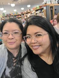 Sarah Penner was in town promoting her new book Amalfi Curse. I loved her  1st book, The Lost Apothecary, and her short story, The Conjurer's Wife.  Haven't read her 2nd book, London