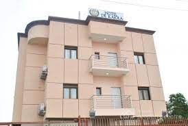 The 11th annual arewa house lecture will have national leader of the all progressive congress (apc) asiwaju ahmed bola tinubu as chairman. Bola Tinubu House Apc Bola Tinubu Tripped Over His Foot And Stumbled As He Made His Way To His Auditorium Seat Video Tinubu Crashed Between Two Chairs On Arrival At The