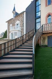 Cette Extension De Maison A Ete Realisee Par L Agence Cybel Extension De Saint Malo Dinan L Escalier De La Maison Etait De Avec Images Extension Maison Maison Extension