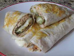Fresh ca chili (stuffed with jack cheese), refried beans, rice, enchilada sauce and cheddar cheese. El Mejor Burrito De Chiles Relleno The Best Chile Relleno Burrito Youtube