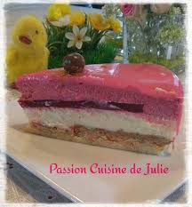 Entremet Chocolat Blanc Et Framboises Avec Glacage Miroir Passion Cuisine De Julie Entremet Chocolat Gateaux Et Desserts Chocolat Blanc