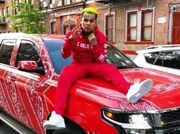 Besides the colourful hair and aesthetic, there's the fact that he has 69 tattooed on his face. 6ix9ine Net Worth 2021 Earnings How Rich Is Tekashi69