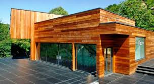 Además de sostenible, la madera es un material versátil que también sirve para configurar viviendas de líneas contemporáneas. Casas De Madera Modernas Que Ofrecen Maderame