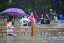 23 hours ago · unusually heavy rains engulfed roads and bridges, flooding towns and cities in central china. Uqx2myrqsoq9 M