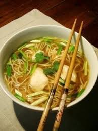 Soupe De Poulet Nouilles Chinoises Ciboule Gingembre Coriandre Le Sot L Y Laisse Recettes De Cuisine Soupe Poulet Nouilles Chinoises