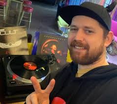 Country music event starts at 9pm