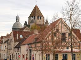 Le Chateau De La Reine Blanche Est Une Maison Situee A Provins En France Reine Blanche Chateau Maison